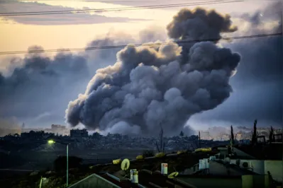 Enquanto o cessar-fogo não entra em vigor, os ataques seguem intensos na Faixa de Gaza