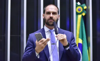 A Associação pede que Eduardo Bolsonaro seja condenado a pagar R$ 20 mil para cada um dos cerca de 3,1 mil docentes associados