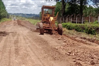 Além de beneficiar mais de 25 mil habitantes locais, a obra futuramente irá facilitar o escoamento da produção agrícola e da silvicultura da região