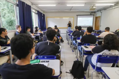 Remuneração mais elevada das mulheres é impulsionada por atividades específicas, como a educação