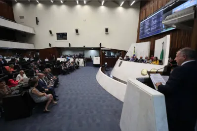 “A oposição faz o contraponto que alimenta o debate e corrige os resumos de possíveis erros que os governos podem cometer”, disse o presidente da Alep, Ademar Traiano