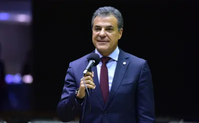 Cientista político avalia que ida ao PL de Bolsonaro seria benéfica a Beto Richa (PSDB), que deixou o governo do Estado desgastado
