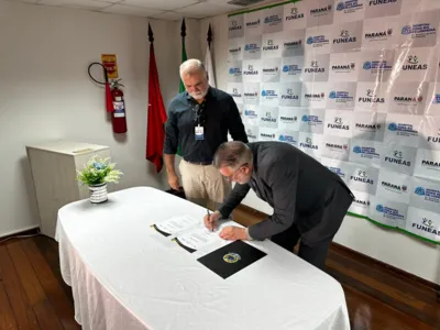 Geraldo Guilherme (à esq), diretor do hospital, e desembargador Coimbra de Moura (à dir), presidente do TRE-PR