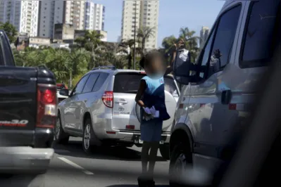 Uma criança ou um adolescente está em trabalho infantil quando realiza uma atividade econômica perigosa ou prejudicial para sua saúde e seu desenvolvimento