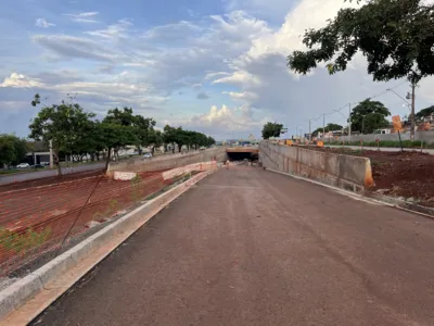 Imagem ilustrativa da imagem Trincheira acumula 28 dias com obras paradas em quase dois anos