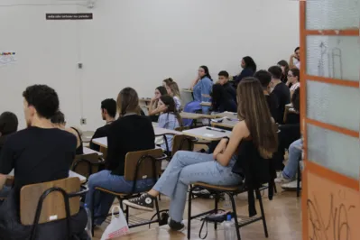 Campus da universidade recebeu cerca de seis mil candidatos; resultado da primeira fase será divulgado dia 13 de novembro