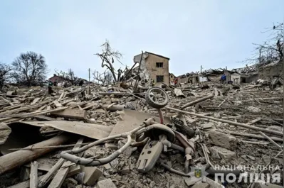 Casa destruída por ataque aéreo russo em Zaporizhzhia, no sudeste da Ucrânia