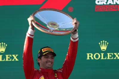 Imagem ilustrativa da imagem Verstappen quebra e Sainz vence em dobradinha da Ferrari na Austrália