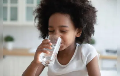 Imagem ilustrativa da imagem Água ou suco para hidratar crianças no verão?
