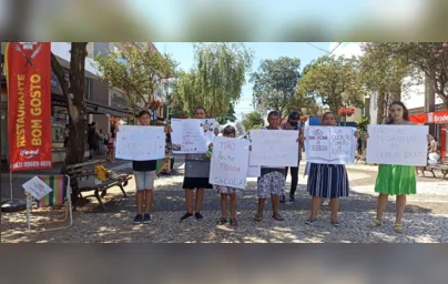 Imagem ilustrativa da imagem Alunos e familiares protestam pela mudança do CEEJA em Cambé