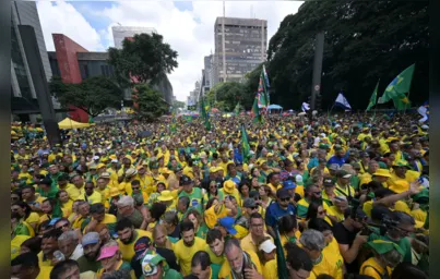 Imagem ilustrativa da imagem Bolsonaro reúne multidão na Paulista em ato para mostrar força política