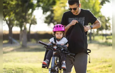 Imagem ilustrativa da imagem Criança na garupa da bicicleta exige cuidado para evitar lesões