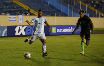 Imagem ilustrativa da imagem Em jogo de seis gols, Londrina e Coritiba empatam no Café