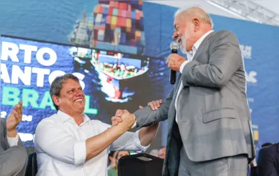 Imagem ilustrativa da imagem Lula e Tarcísio trocam afagos sob vaias e aplausos