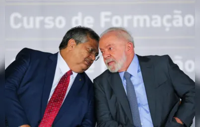 Imagem ilustrativa da imagem Lula sai em defesa de Dino e diz que ministro é alvo de 'absurdos ataques'