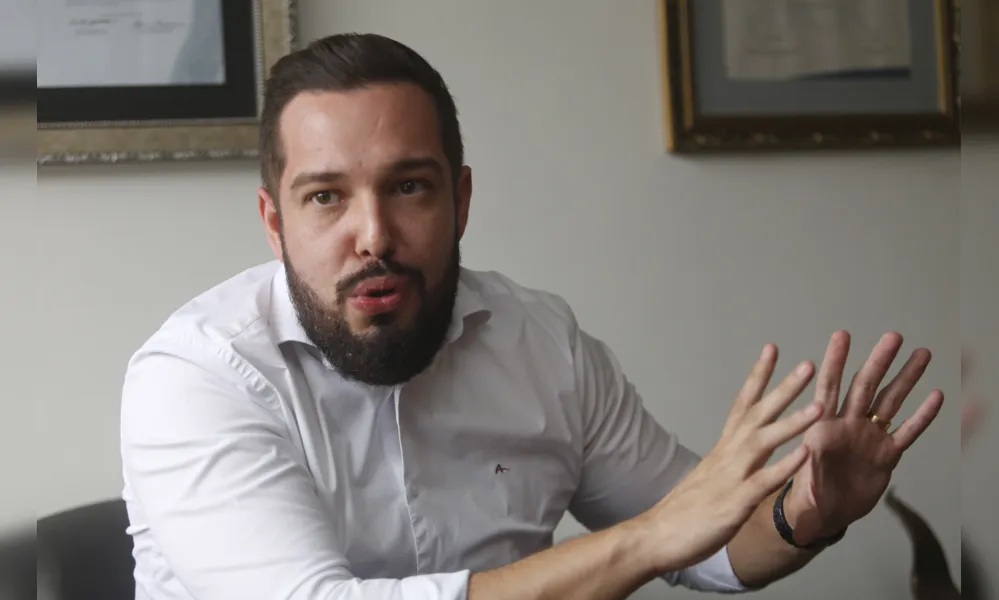 “A partir de quarta-feira passo a me dedicar integralmente a construir uma candidatura a prefeito de Londrina", afirmou Bruno Ubiratan