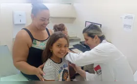 Público comparece aos postos de saúde para se vacinar contra a gripe