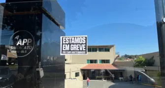 Cerca de 70% dos professores aderem à greve em Londrina