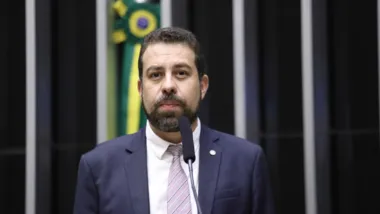 A manifestação de Lula pedindo votos para Guilherme Boulos (foto) foi vista por especialistas como indício de infração eleitoral por campanha antecipada