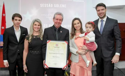 O filho Luigi, a esposa Ariane, Carlos Picchi, a filha Jessica, a neta Eloá e o genro Lucas Ciappina