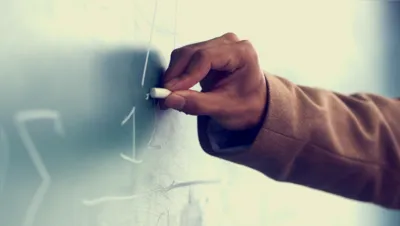 Imagem ilustrativa da imagem Em 10 anos, escolas estaduais do país perderam um terço dos professores efetivos