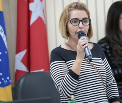 “Eu pude comprovar, está lá para todo mundo ter acesso, que é mentira, isso não procede, até porque eu tive as minhas contas aprovadas sem nenhum apontamento", defende-se Mara Boca Aberta