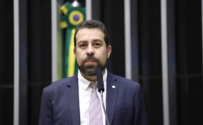 A manifestação de Lula pedindo votos para Guilherme Boulos (foto) foi vista por especialistas como indício de infração eleitoral por campanha antecipada