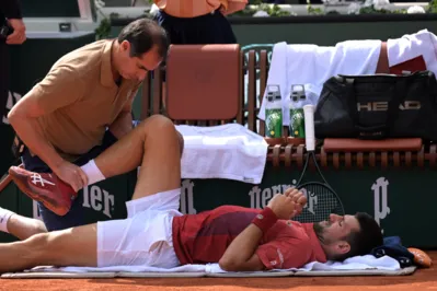 Imagem ilustrativa da imagem Lesão no menisco tira Djokovic de Roland Garros e do topo do ranking