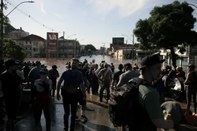 Atuação de voluntários nas enchentes do RS