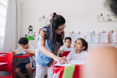 Imagem ilustrativa da imagem MEC ofertará 80 mil bolsas a estudantes de cursos de licenciatura