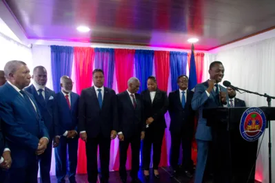 Os nove membros do Conselho Presidencial de Transição prestaram juramento no Palácio Nacional, em Porto Príncipe