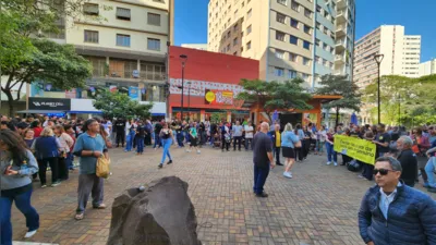 Imagem ilustrativa da imagem Professores e alunos protestam contra aprovação de projeto na Alep