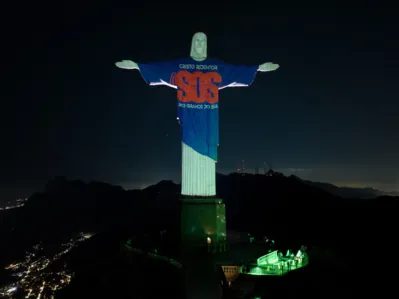 Imagem ilustrativa da imagem Projeção no Cristo Redentor pede doações ao Rio Grande do Sul