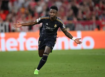 Imagem ilustrativa da imagem Vini Júnior marca duas vezes no empate entre Real Madrid e Bayern de Munique
