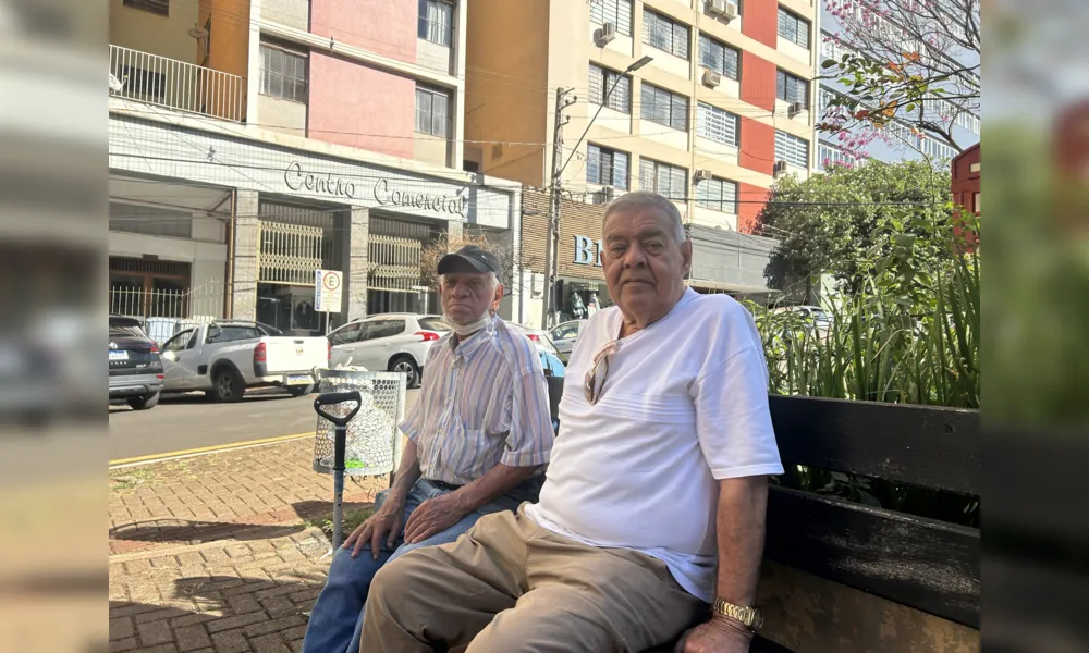 Na esquerda, sr. Vicente Alves Ferrer; na direita, sr. José Francisco Farias