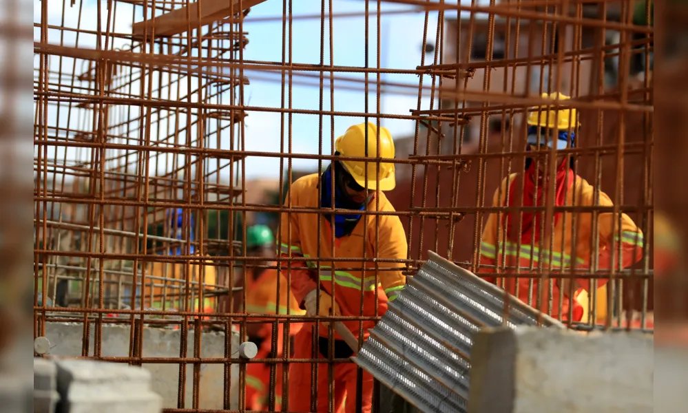 A construção civil teve o segundo maior volume de contratações, atrás apenas do setor de serviços