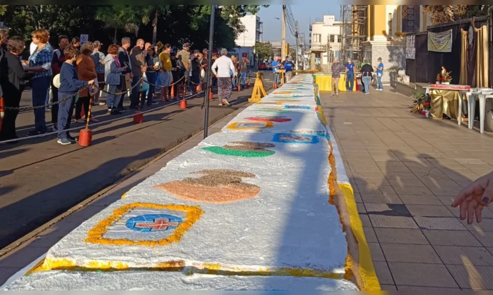 Imagem ilustrativa da imagem Santo Antônio da Platina celebra padroeiro com bolo de 45 metros
