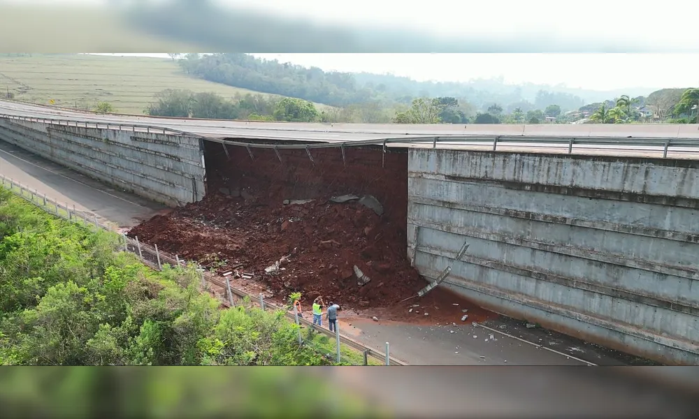 Imagem ilustrativa da imagem Viaduto de Irerê cede durante temporal e PR-445 é interditada