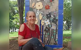 A arte de colar caquinhos forma museu a céu aberto em Londrina