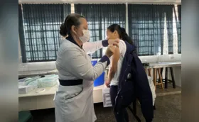 Alunos da rede estadual começam a ser vacinados nos colégios em Londrina