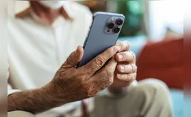 Como um idoso pode se tornar um menino lidando com o celular