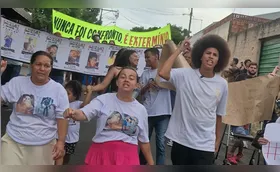 Deputado Renato Freitas visita mães de jovens mortos pela PM
