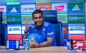 Dudu é apresentado no Cruzeiro e minimiza polêmica