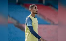 LEC valoriza base e renova com zagueiro titular