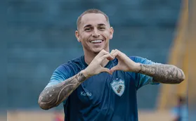 Wellington celebra primeiro gol pelo Tubarão