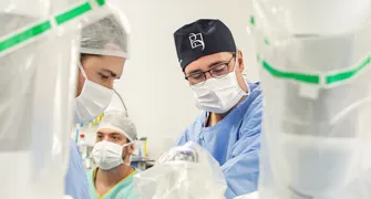 Cirurgia robótica traz precisão e segurança no tratamento de pacientes