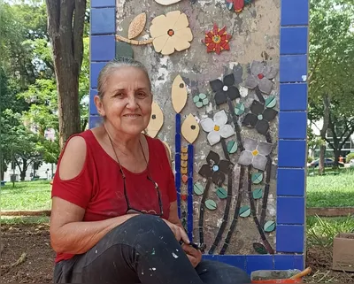 Imagem ilustrativa da imagem A arte de colar caquinhos forma museu a céu aberto em Londrina