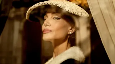 Em drama de Pablo Larraín, Angelina Jolie interpreta a diva da ópera Maria Callas.