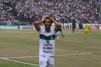 O atacante Robertinho garantiu a vitória do Maringá sobre a Inter, sábado, em Limeira