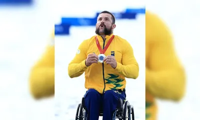 O londrinense Igor Tofalini conquistou a inédita medalha de prata na prova da canoa individual 200m VL2